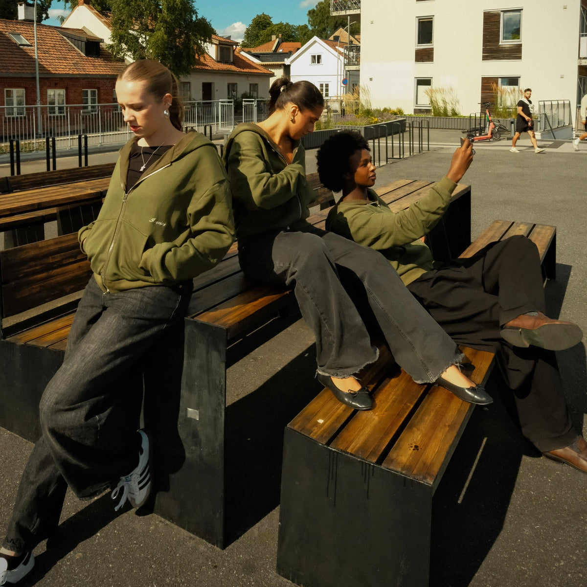 Fundamental Army Green Zipup